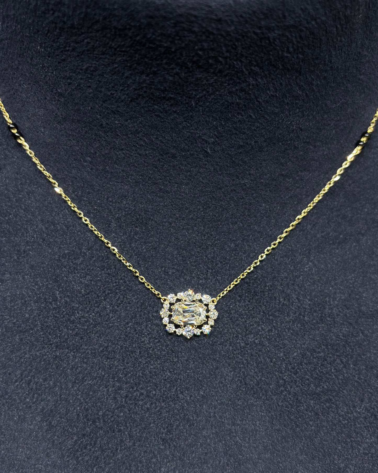 Taj Ashoka Cut Cluster Minimal Modern Mangalsutra